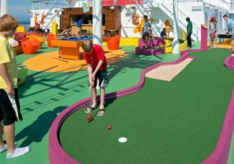 1-carnival-breeze-activities-mini-golf-BREEZE0317