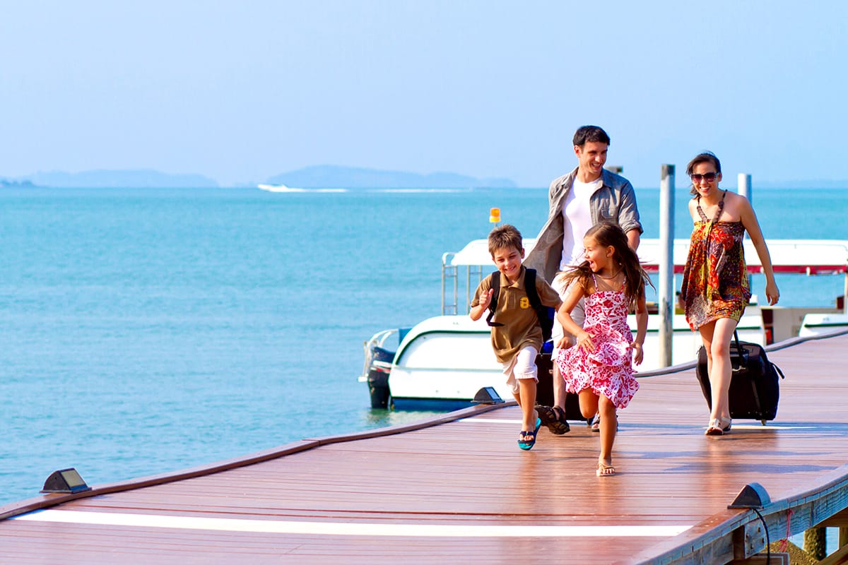 Canadian travellers on a scenic guided excursion
